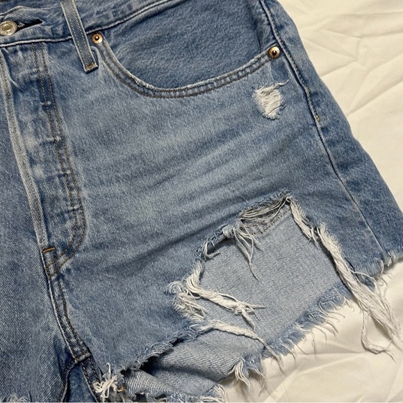 Levi's 501 Cutoff Shorts Women's 31 Medium to Light Wash Distressed Denim - Picture 4 of 10